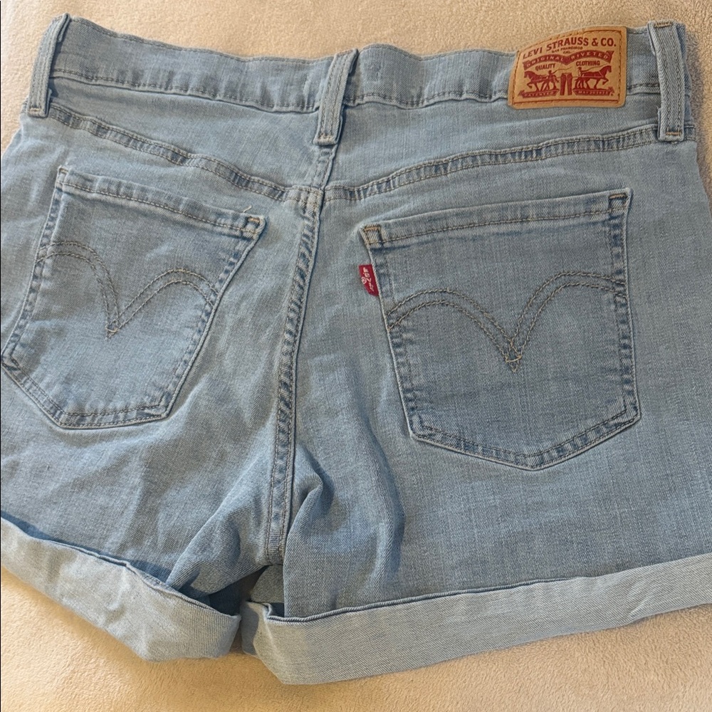 Levi's Light Wash Denim Rolled Hem Women's Shorts